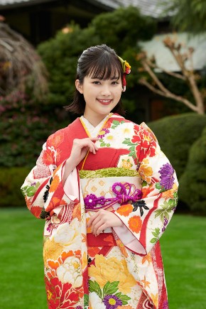 小芝風花 吉本実憂 本田望結 尾碕真花 井頭愛海 井本彩花 宮本茉由 本田紗来 高橋ひかる オスカープロモーション 晴れ着