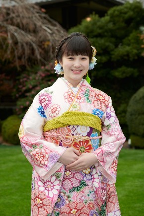 小芝風花 吉本実憂 本田望結 尾碕真花 井頭愛海 井本彩花 宮本茉由 本田紗来 高橋ひかる オスカープロモーション 晴れ着