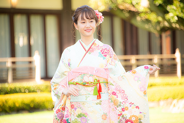 小芝風花 吉本実憂 本田望結 尾崎真花 井頭愛海 井本彩花 宮本茉由 岡田結実 藤田ニコル 是永瞳 川瀬莉子 オスカープロモーション 晴れ着