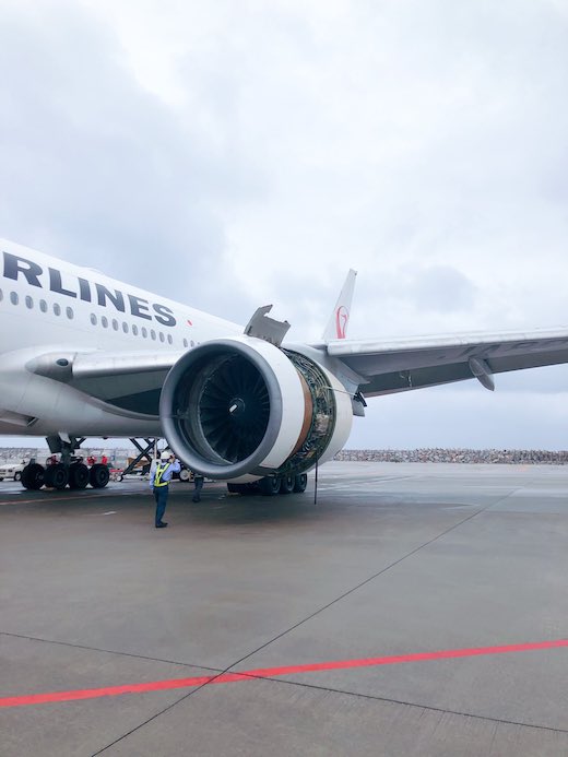 JAL 904便 エンジントラブル 緊急着陸 那覇空港 日本航空