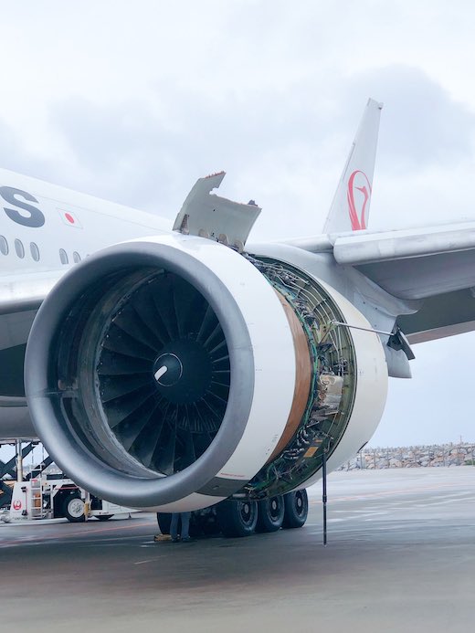 JAL 904便 エンジントラブル 緊急着陸 那覇空港 日本航空