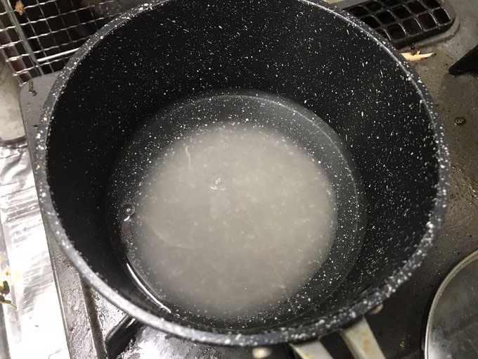 「同僚の佐藤を入れて、亡くなるまで煮溶かします」　誤字で突然猟奇的になる料理レシピに「佐藤さん逃げて」「漢字が違うだけで印象が変わりすぎる」とツッコミ殺到