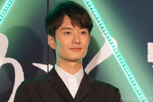 平手 岡田 志尊 さんかく窓