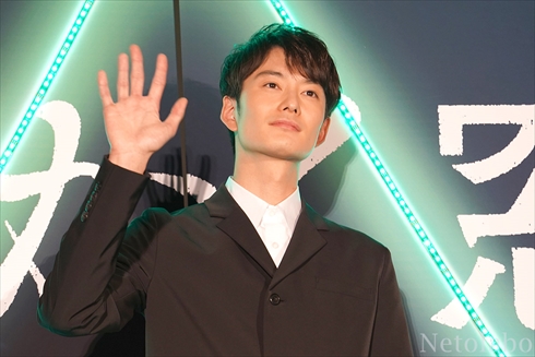 平手 岡田 志尊 さんかく窓