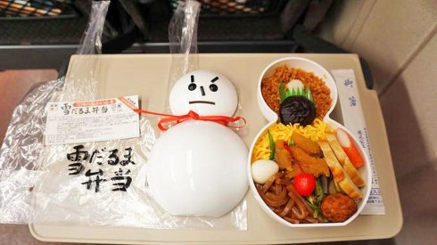 新津駅「雪だるま弁当」(1080円)〜駅弁屋さんの厨房ですよ！(vol