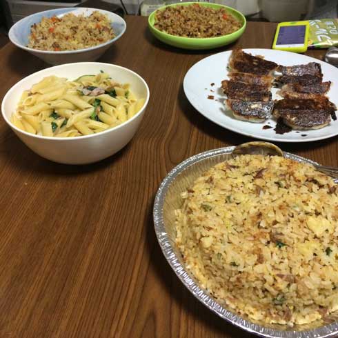 男 5人 手料理会 チャーハン かぶり 餃子 パスタ 炭水化物 得意料理