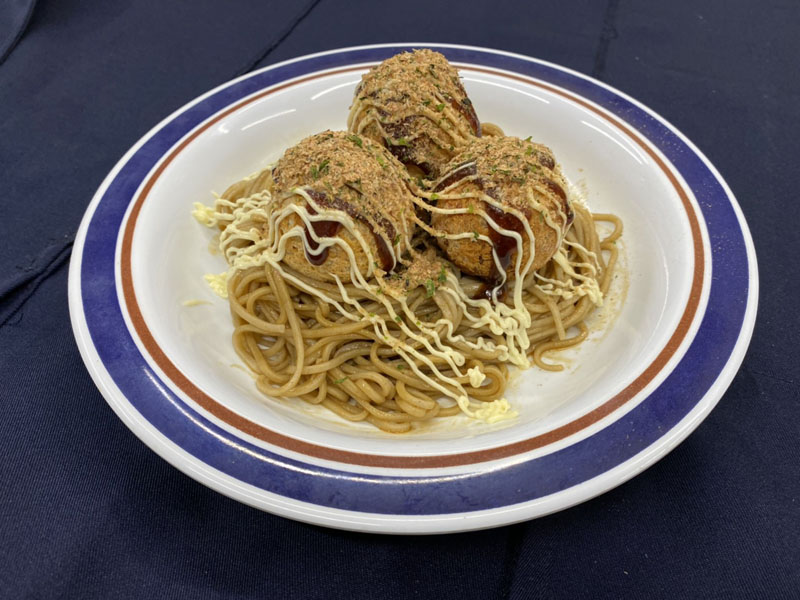 富士そば×銀だこが悪魔合体した「ほぼ銀だこそば」　たこ焼きを尊重して豪快にのせた強烈そばが限定販売