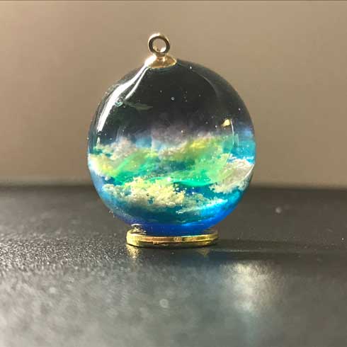 レジン コルク アート 作品 アクセサリー M's craftworkS 海 雲 クジラ オーロラ