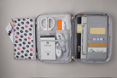 ツバメノート柄のマルチケースを開いたところ