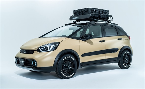 ワイルドなSUVスタイルにカスタマイズされた「FIT e:HEV CROSSTAR カスタム」