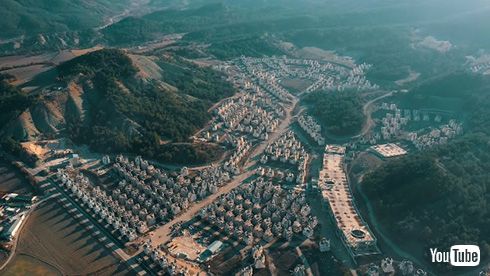 古城が建ち並ぶファンタジーな風景　未完成のまま廃墟と化したリゾート地の潜入動画に想像力がかきたてられる