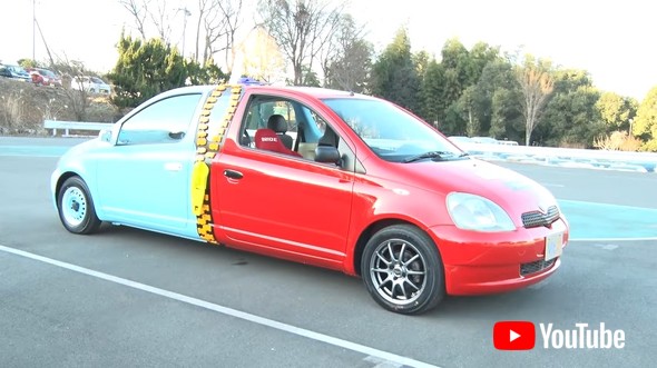 2台のヴィッツを半分に切ってつなぎ合わせた「Vit2