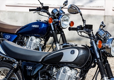 SR400 Final Editionはダークグレーとブルーの2色展開