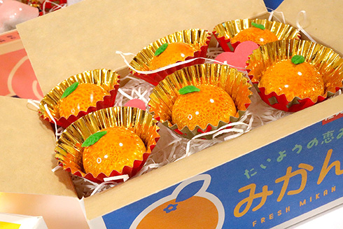 「商品化したら即買い」　手作りチョコを入れた100均の果物BOXが全人類に見てもらいたいかわいさ