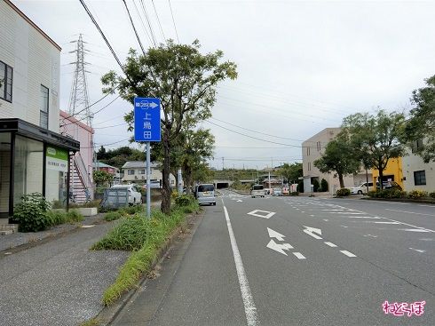 トンネルの手前で右折する269号