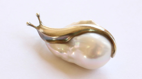 ナメクジのペンダント