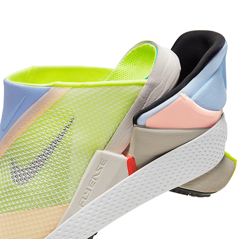 かかとをつぶさずに履けるシューズが登場！　足だけで着脱可能な「Nike GO FlyEase」