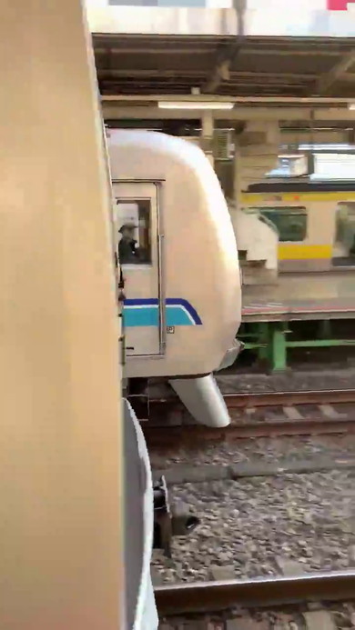 三鷹駅 電車 並走