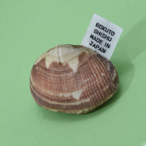 「神の創造物は著作権フリー」　アサリをパッキングしたぬいぐるみがかわいい