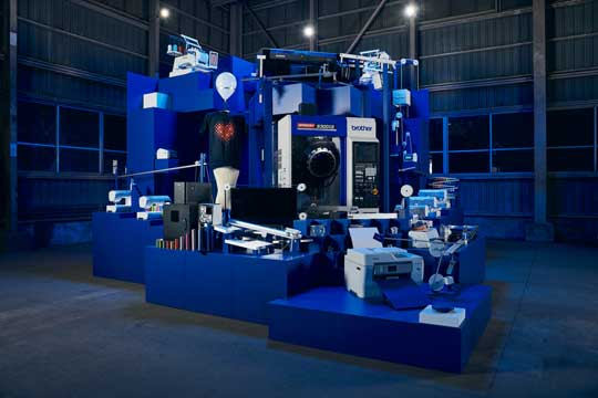 ブラザー工業 からくり 装置 製品 組み合わせ ピタゴラ 巨大 仕掛け 動画