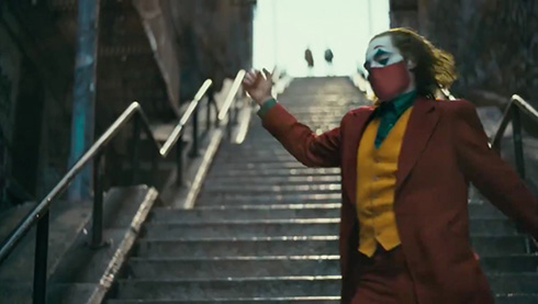 米CDC「コロナ感染拡大を抑えよう！」　マトリックスやジョーカーなど映画の名シーンでマスク着用を呼びかけ