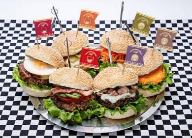 キャラクターモチーフのフード単品 各1599円