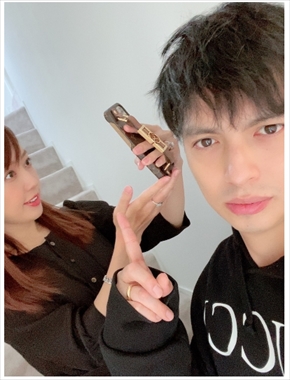 アレクサンダー 川崎希 セレブ ルイ・ヴィトン スマホケース 8万円 ブログ