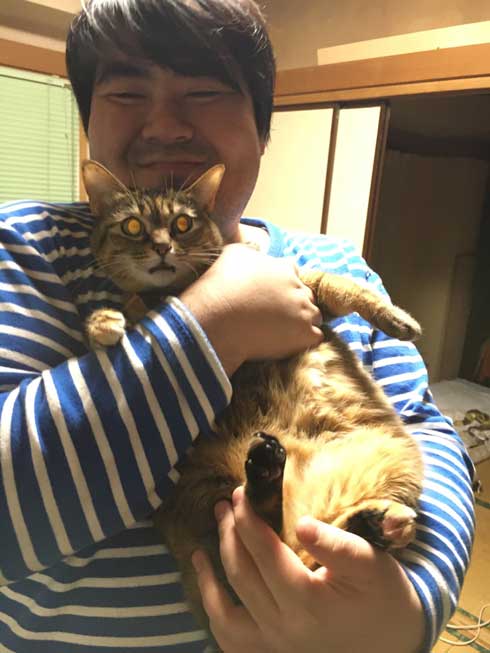 実家 猫 嫌そうな顔 スカート 澤部渡 猫の日
