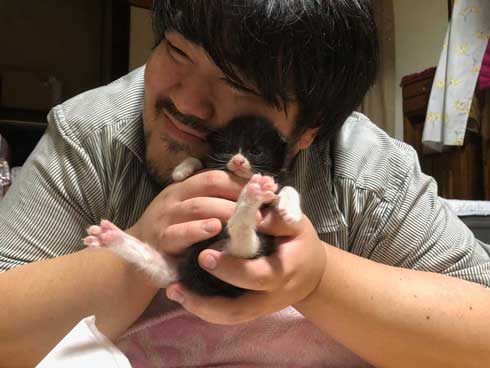 実家 猫 嫌そうな顔 スカート 澤部渡 猫の日