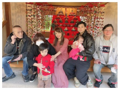 アレクサンダー 川崎希 娘 ひなまつり 初節句 家族