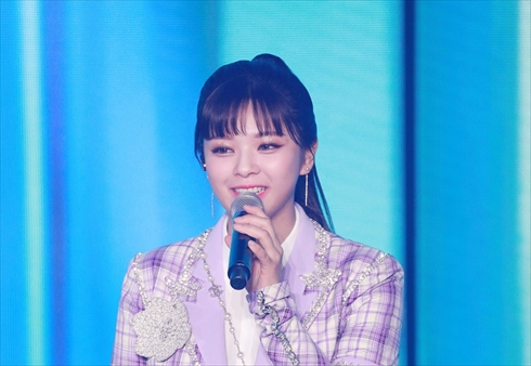 TWICE TWICE in Wonderland ナヨン ジョンヨン ツウィ チェヨン 日本公演 J.Y. Park Kura Kura Instagram