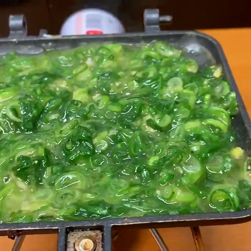 ねぎのあんをつくっているところ