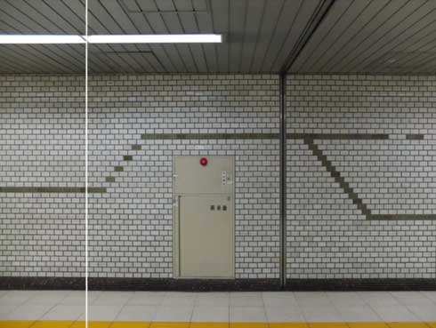 地下鉄 駅 通路 タイル 物語性 音楽的 打ち込み ノート 演奏