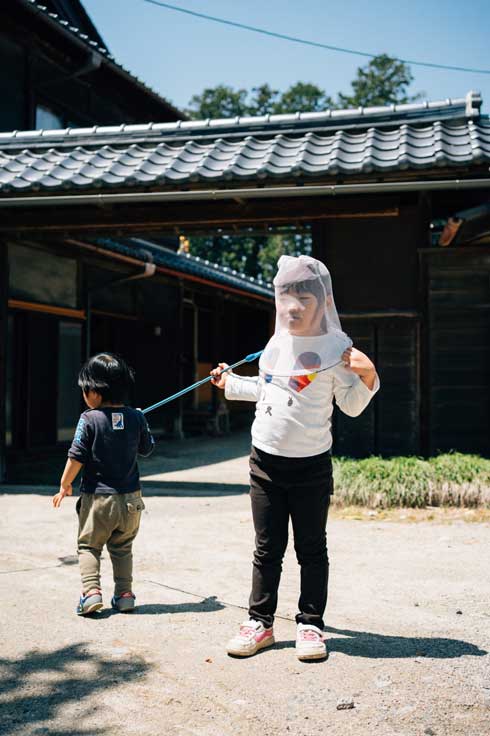 子供だから出来ること 家族 信州 田舎 古民家 写真
