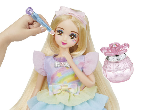 リカちゃんの新しいお友達は、美容系動画クリエイター「ひまり