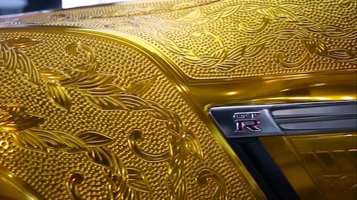 金ピカ ゴールド 彫刻 GT-R ドバイ