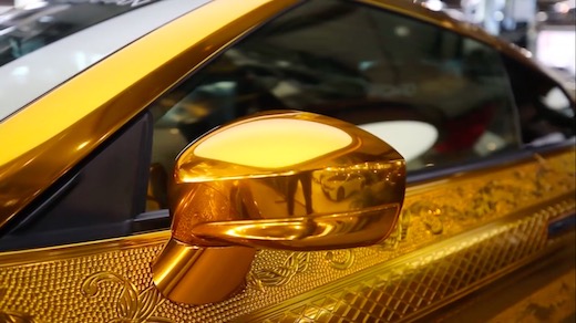 金ピカ ゴールド 彫刻 GT-R ドバイ