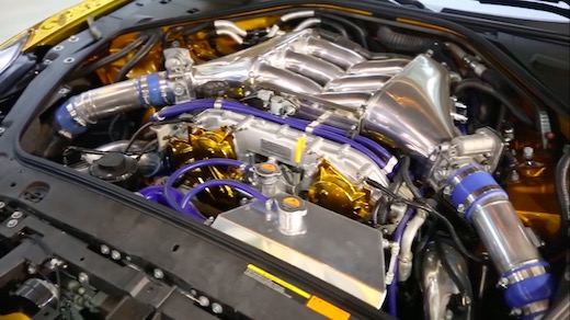 金ピカ ゴールド 彫刻 GT-R ドバイ