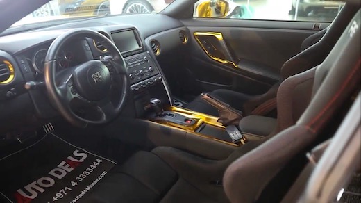 金ピカ ゴールド 彫刻 GT-R ドバイ