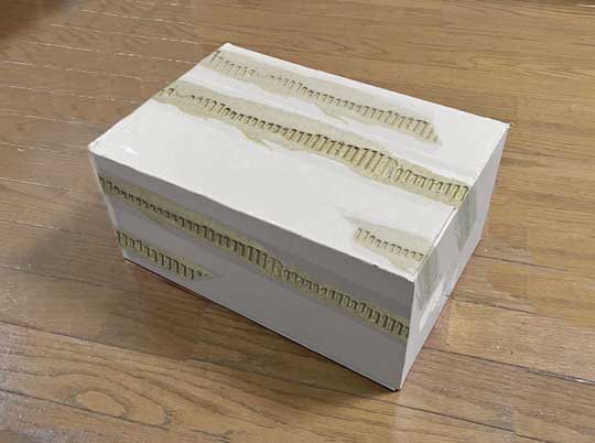 貼れば貼るほど破れるテープ やぶれ デザイン 段ボール ゐずみ