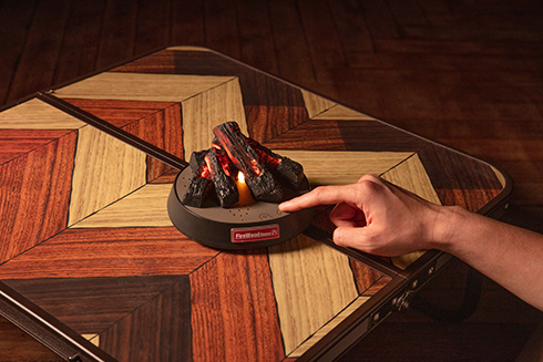 自宅で安全にたき火を楽しめる！　LEDライトで炎のゆらぎと音を表現するたき火ガジェット「FireWood Home」を発売