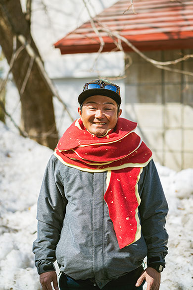 りんごの皮マフラーを着用した人　5人目