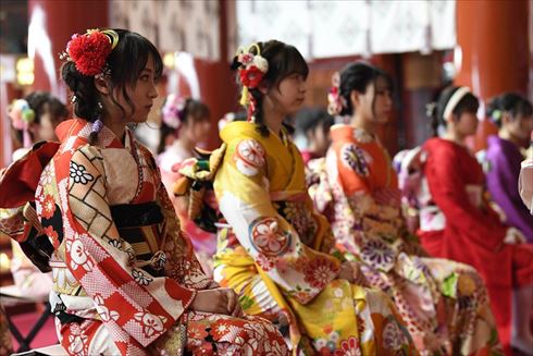 AKB48 成人式 浅井七海 倉野尾成美 坂口渚沙 福岡聖菜 横山結衣