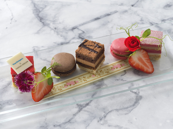 ディズニーサダハルアオキコラボ