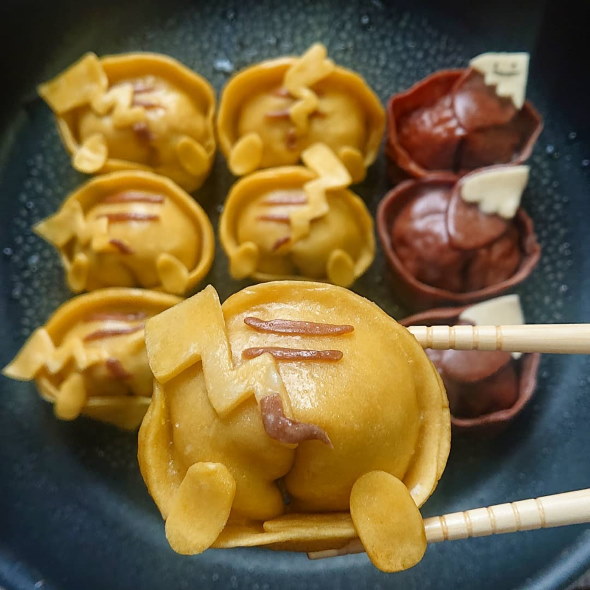 ピカチュウ イーブイ お尻 ギョーザ Instagram 料理