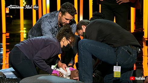 アメリカン・アイドル シーズン19 フンケ FUNKE 失神 気絶 転倒 救急 Youtube