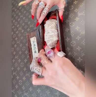 叶姉妹 叶美香 呪術廻戦 両面宿儺 コスプレ