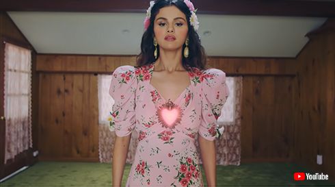 ケンダル・ジェンナー セレーナ・ゴメス ドレス かぶり 炎上 De Una Vez Rodarte