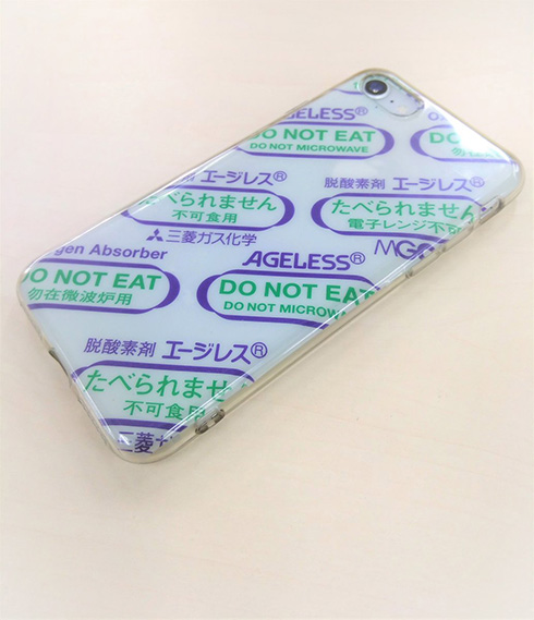 「たべられません」　脱酸素剤の見た目を再現したスマホケースがかわいい