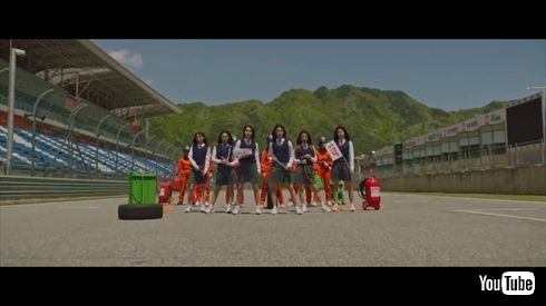 NiziU 2PM ジュノ Poppin' Shakin' JYPエンターテインメント コーヒーカー 韓国アイドル ミュージックビデオ撮影 差し入れ 後輩愛 YouTube